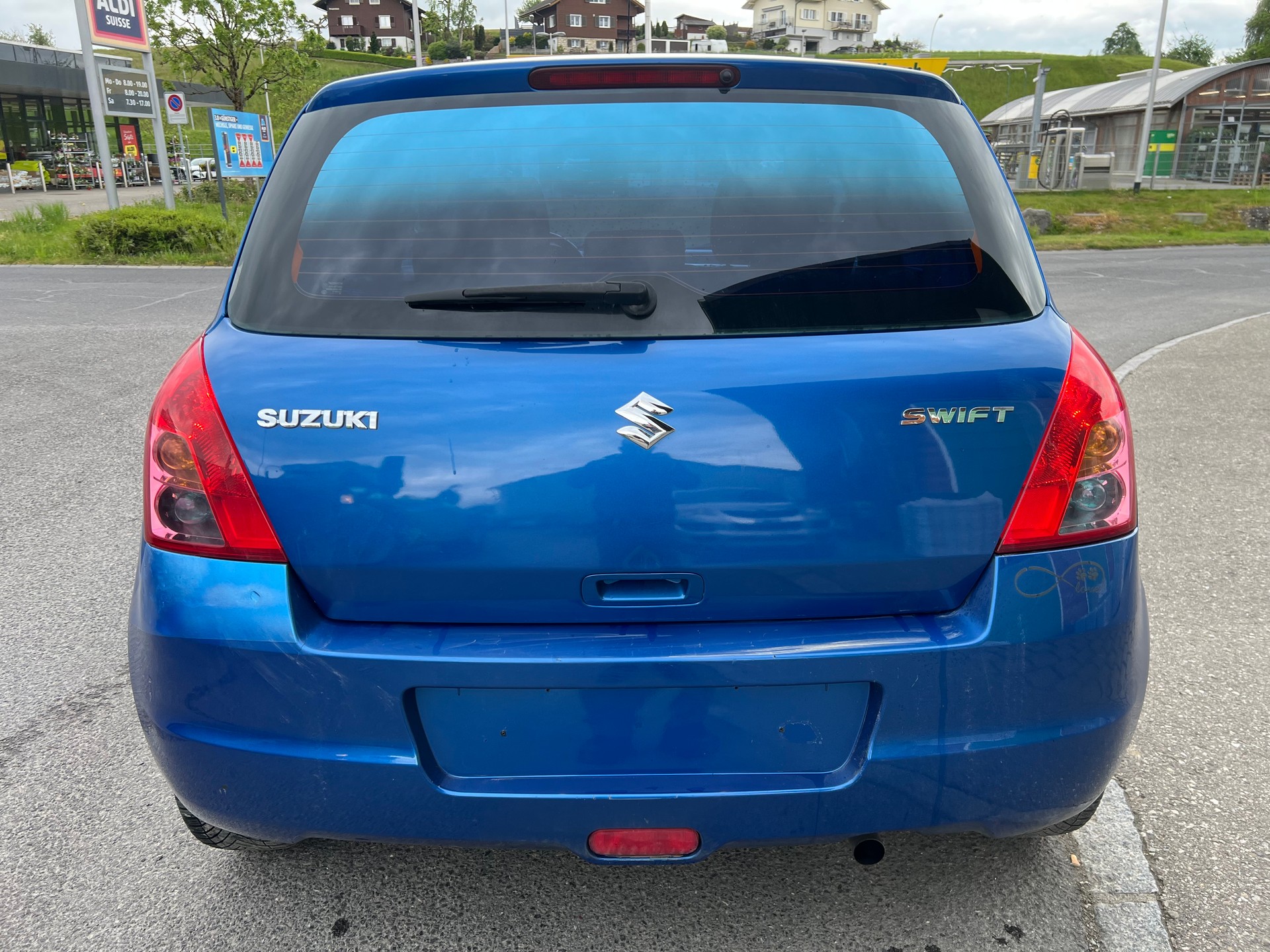 SUZUKI Swift 1.3i 16V GL-image-1