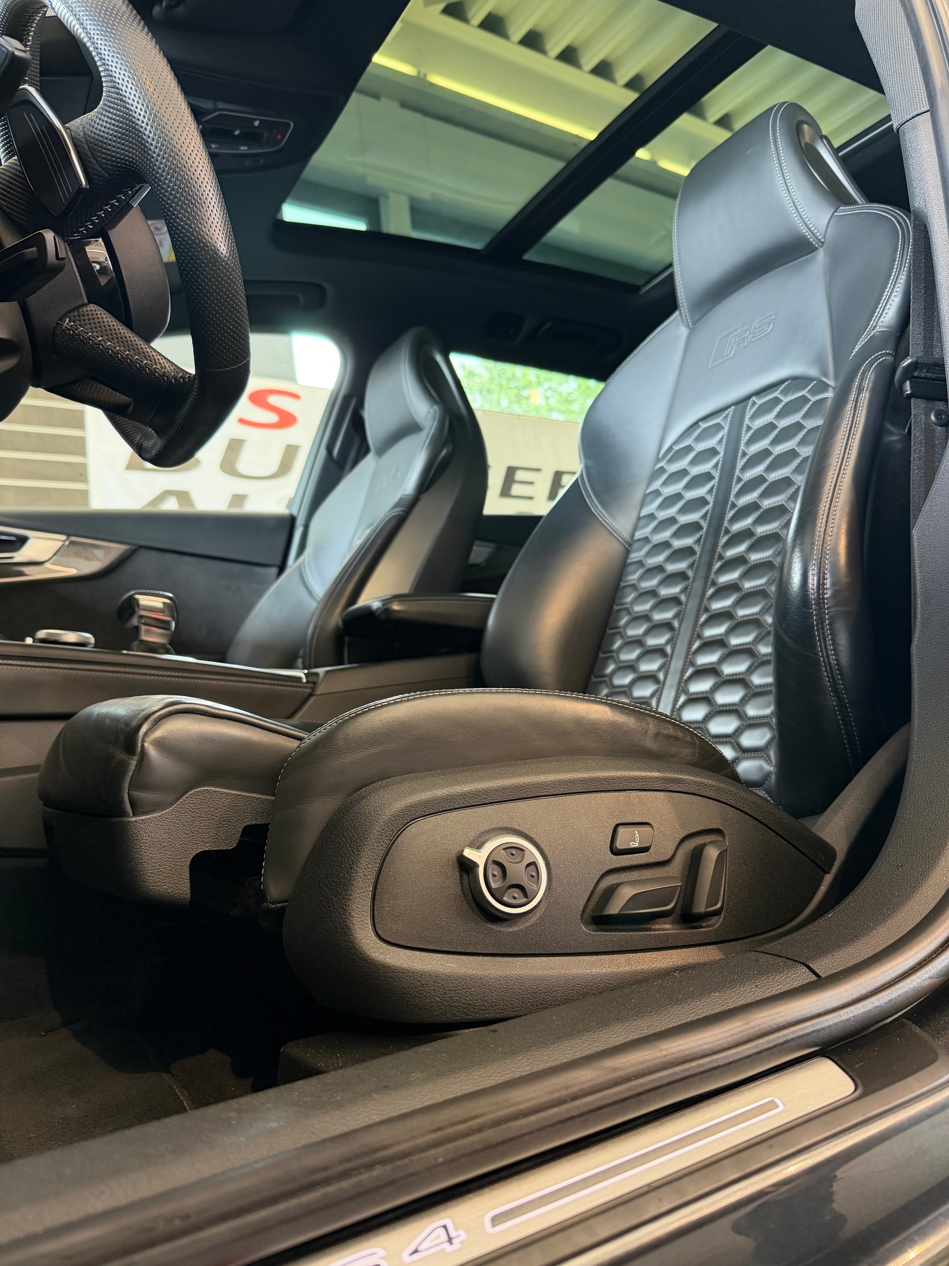 AUDI RS4 Avant 2.9 V6 TFSI quattro T-Tronic-image-6