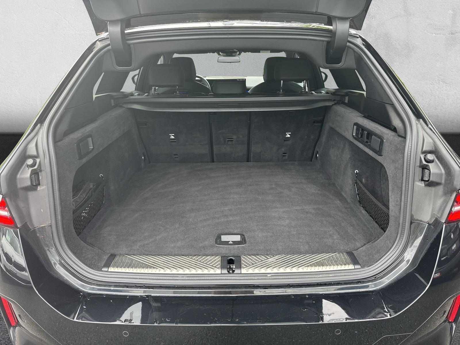 BMW 520d M Sport Touring xDrive G61 (CH) ** Action de leasing à 1.9% **-image-9