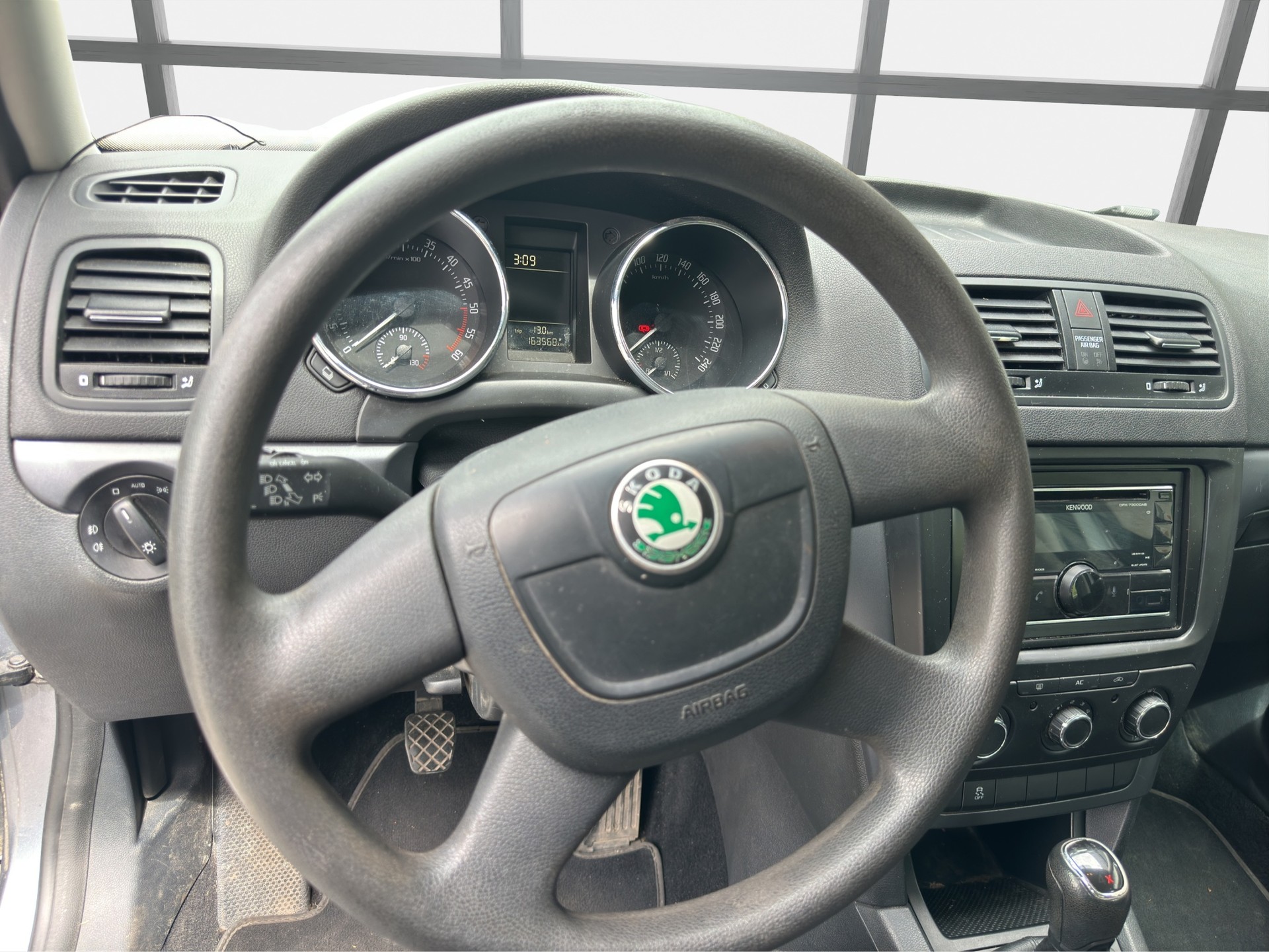 SKODA Yeti 2.0 TDI Active 4x4-image-9