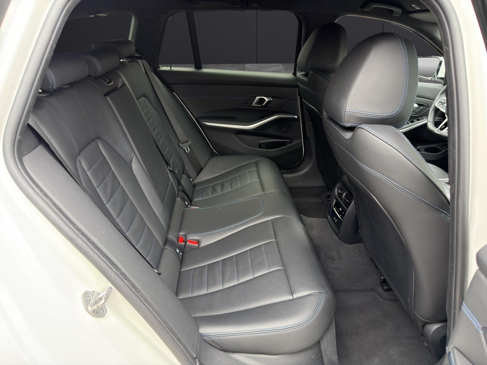 BMW 320d xDrive Touring-image-13