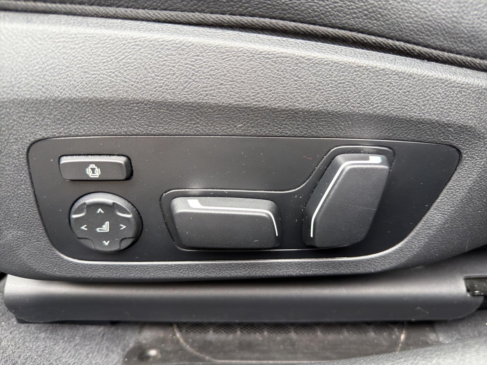 BMW 320d xDrive Touring-image-14