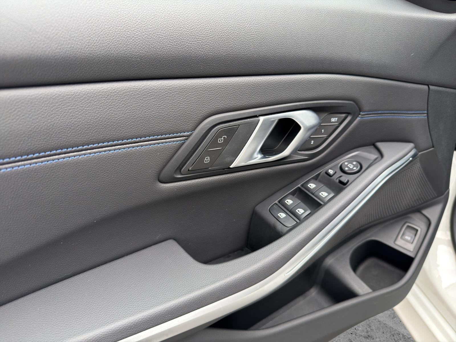 BMW 320d xDrive Touring-image-7