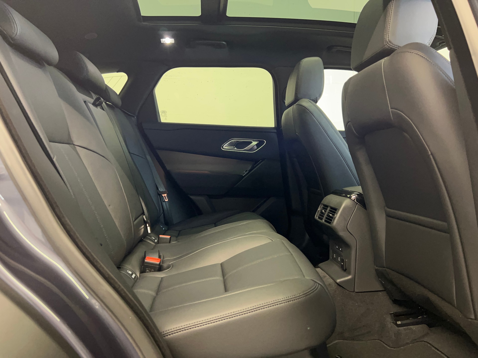 LAND ROVER Range Rover Velar 2.0 P400e Dynamic SE-image-6