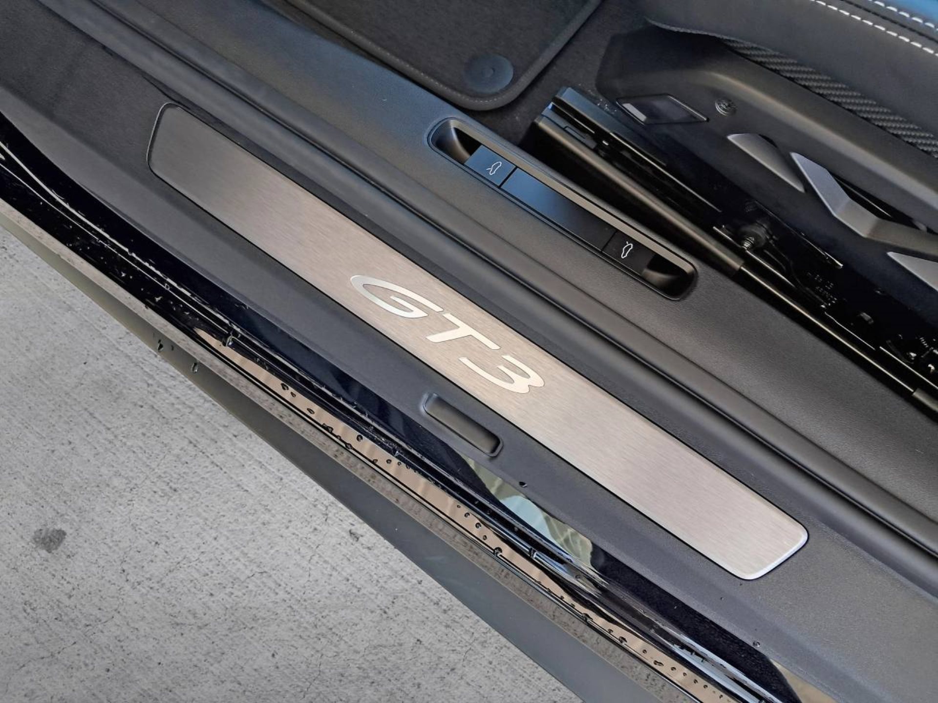 PORSCHE 911 GT3-image-26