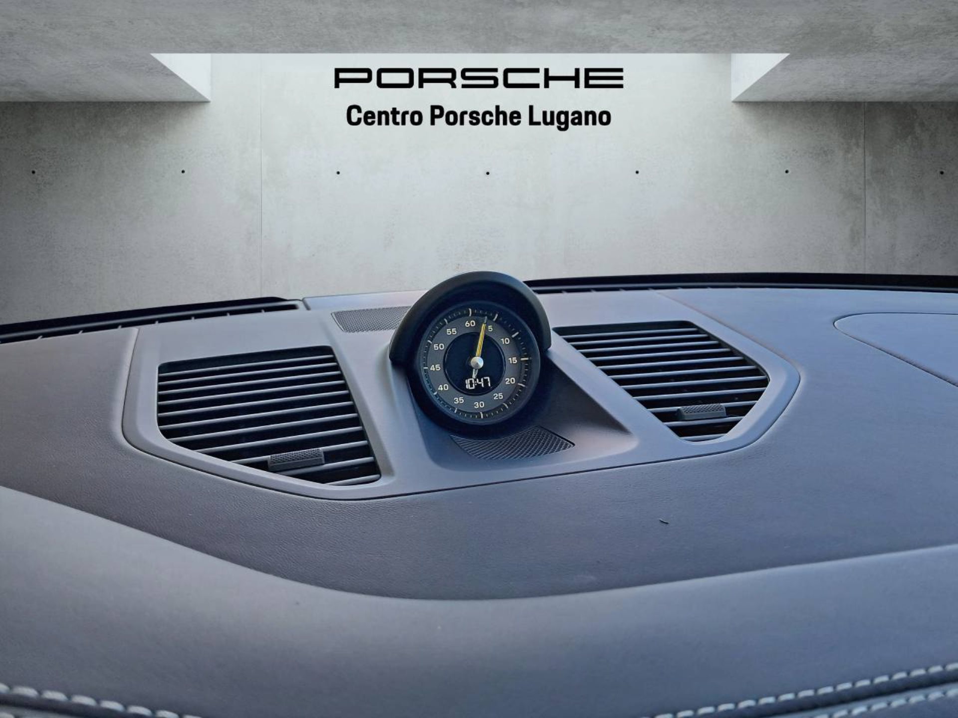 PORSCHE 911 GT3-image-25