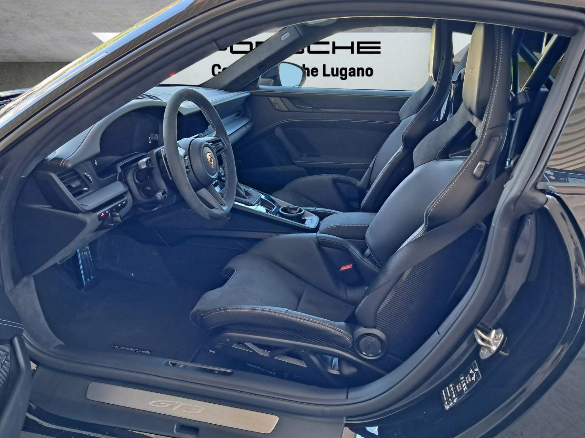 PORSCHE 911 GT3-image-3