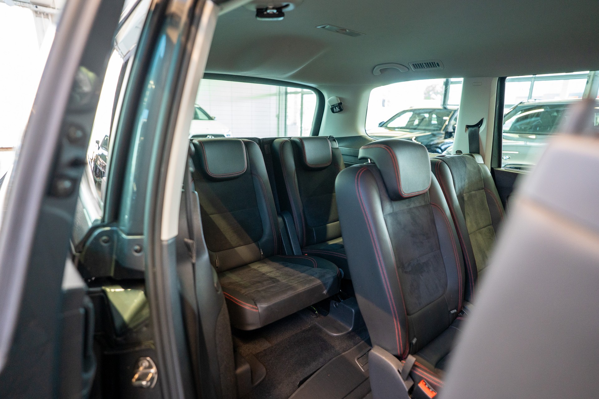 SEAT Alhambra 2.0 TDI 150 Hola FR-Lina DSG / 7 Sitze / EL. Schiebetüren-image-12