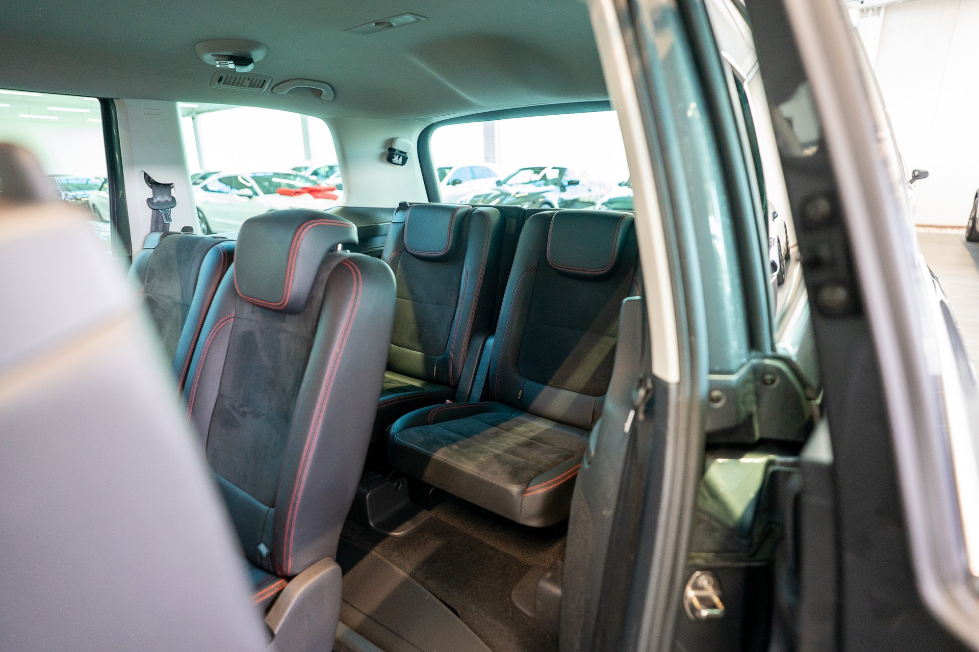 SEAT Alhambra 2.0 TDI 150 Hola FR-Lina DSG / 7 Sitze / EL. Schiebetüren-image-11
