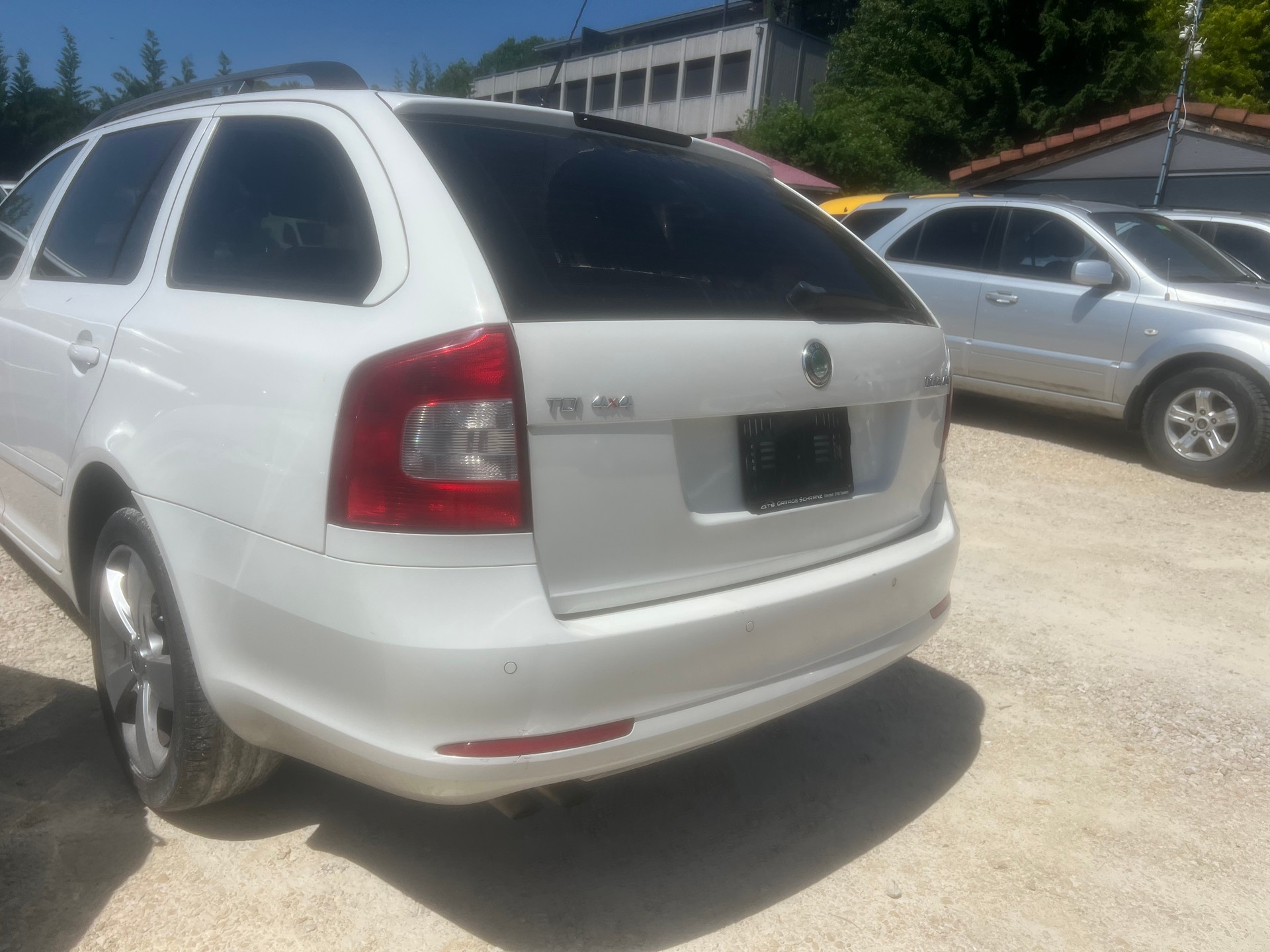 SKODA Octavia Combi 2.0 TDI Swiss Adventure 4x4-image-1