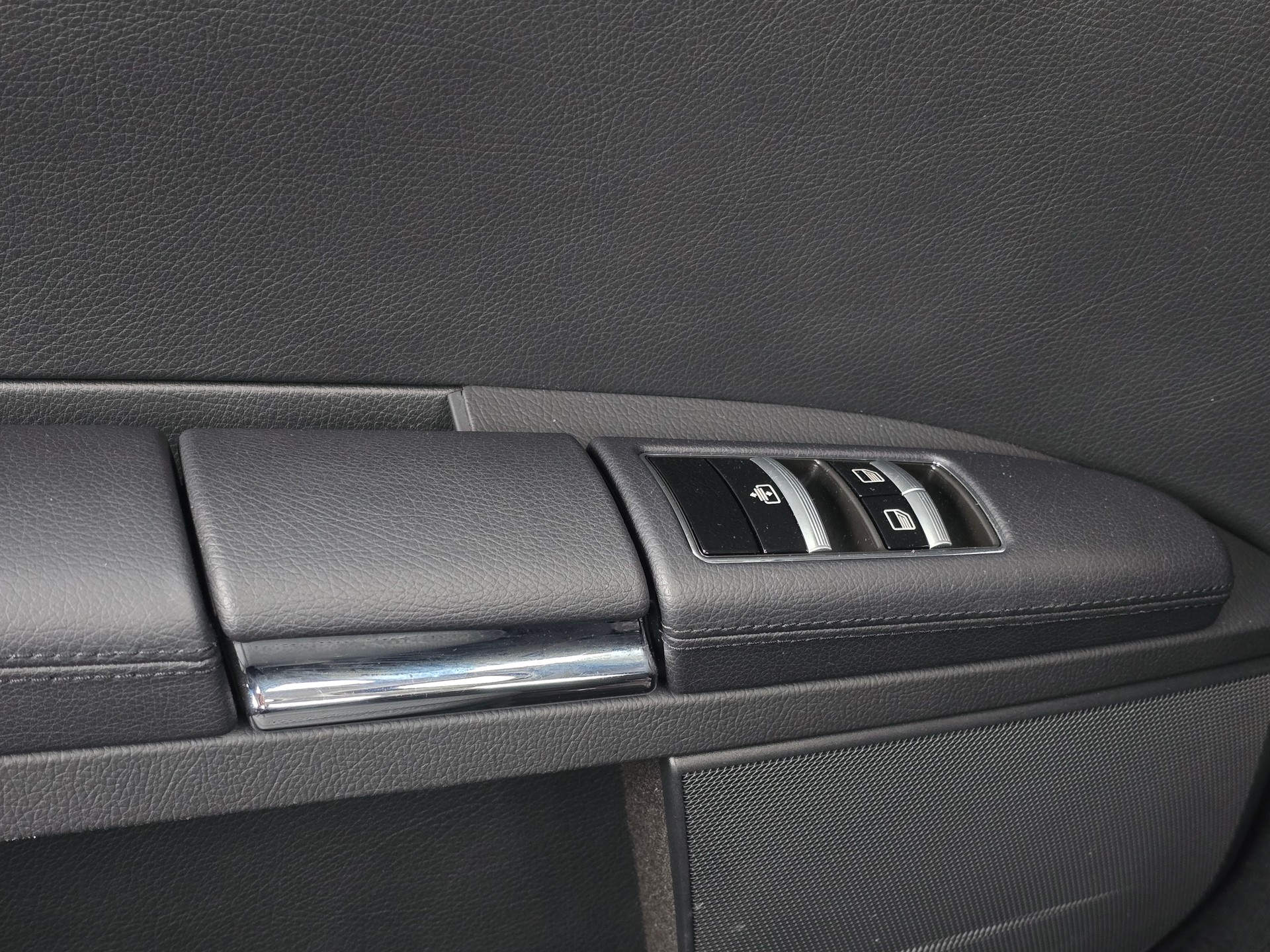 MERCEDES-BENZ S 350 BlueEfficiency SS 4Matic 7G-Tronic-image-31
