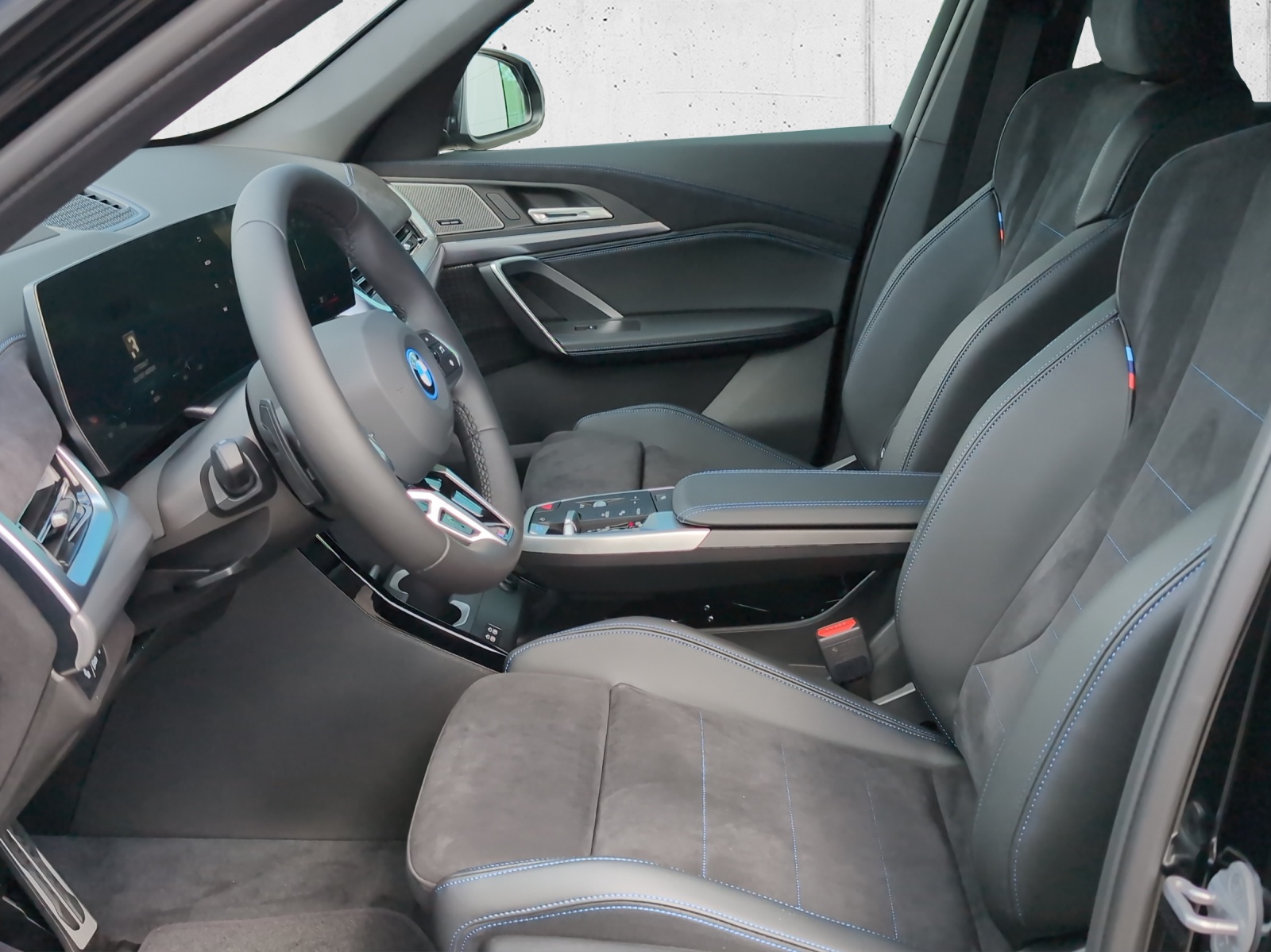 BMW iX1 xDrive 30 Ed. M Sport-image-9