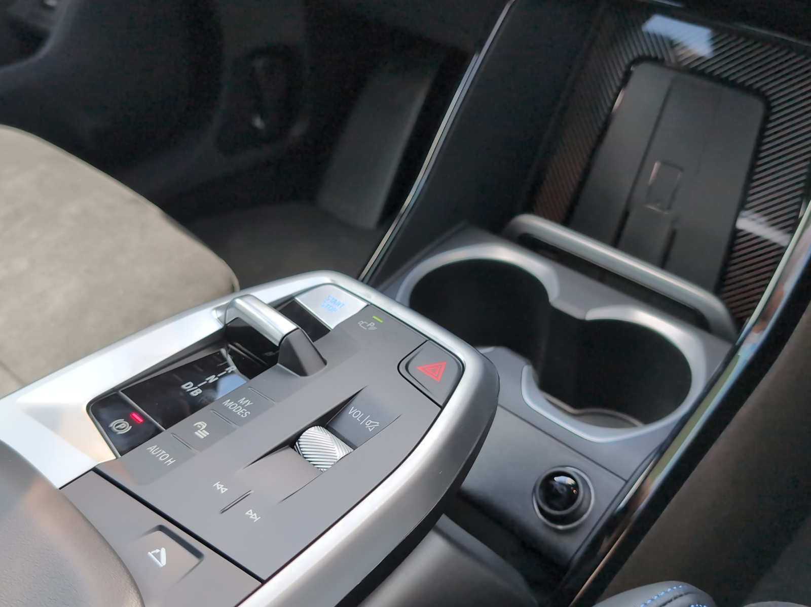 BMW iX1 xDrive 30 Ed. M Sport-image-17
