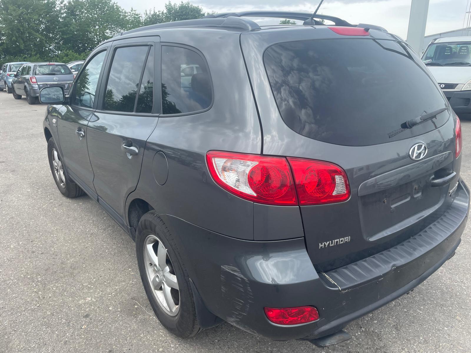 HYUNDAI Santa Fe 2.2 CRDi Premium 4WD Automatic-image-3