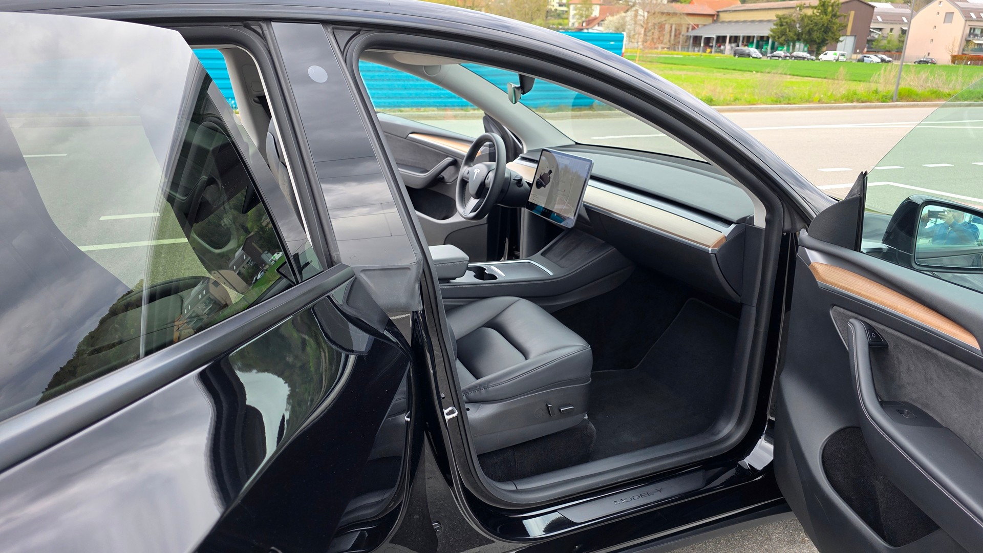 TESLA Model Y Long Range-image-6