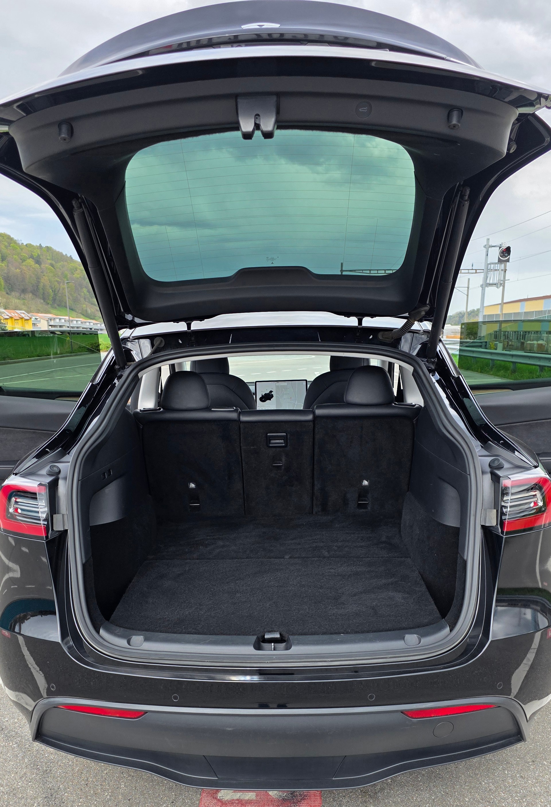 TESLA Model Y Long Range-image-8