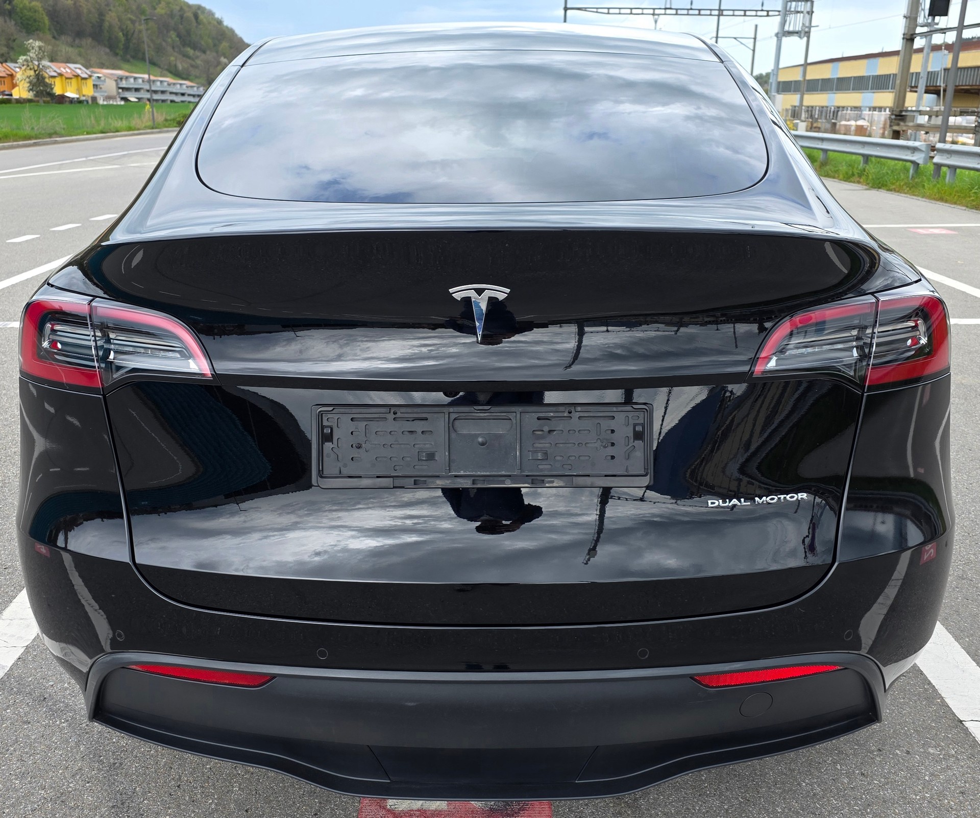 TESLA Model Y Long Range-image-3