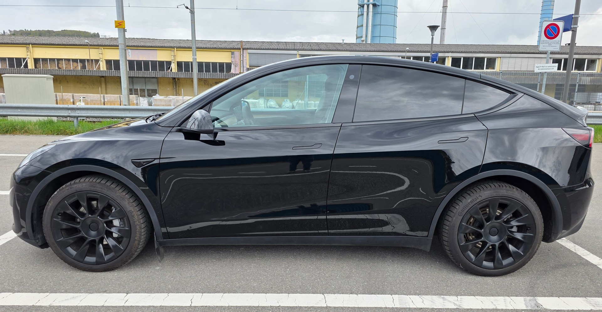 TESLA Model Y Long Range-image-1