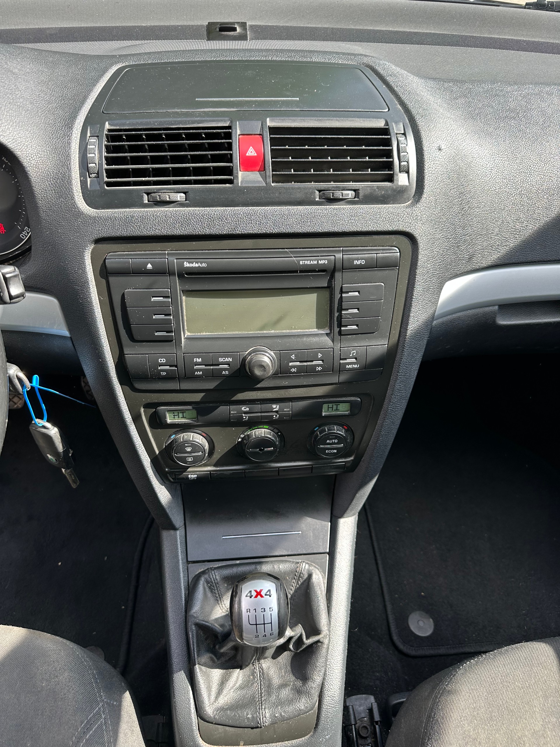 SKODA Octavia 2.0 FSI Adventure 4x4-image-11