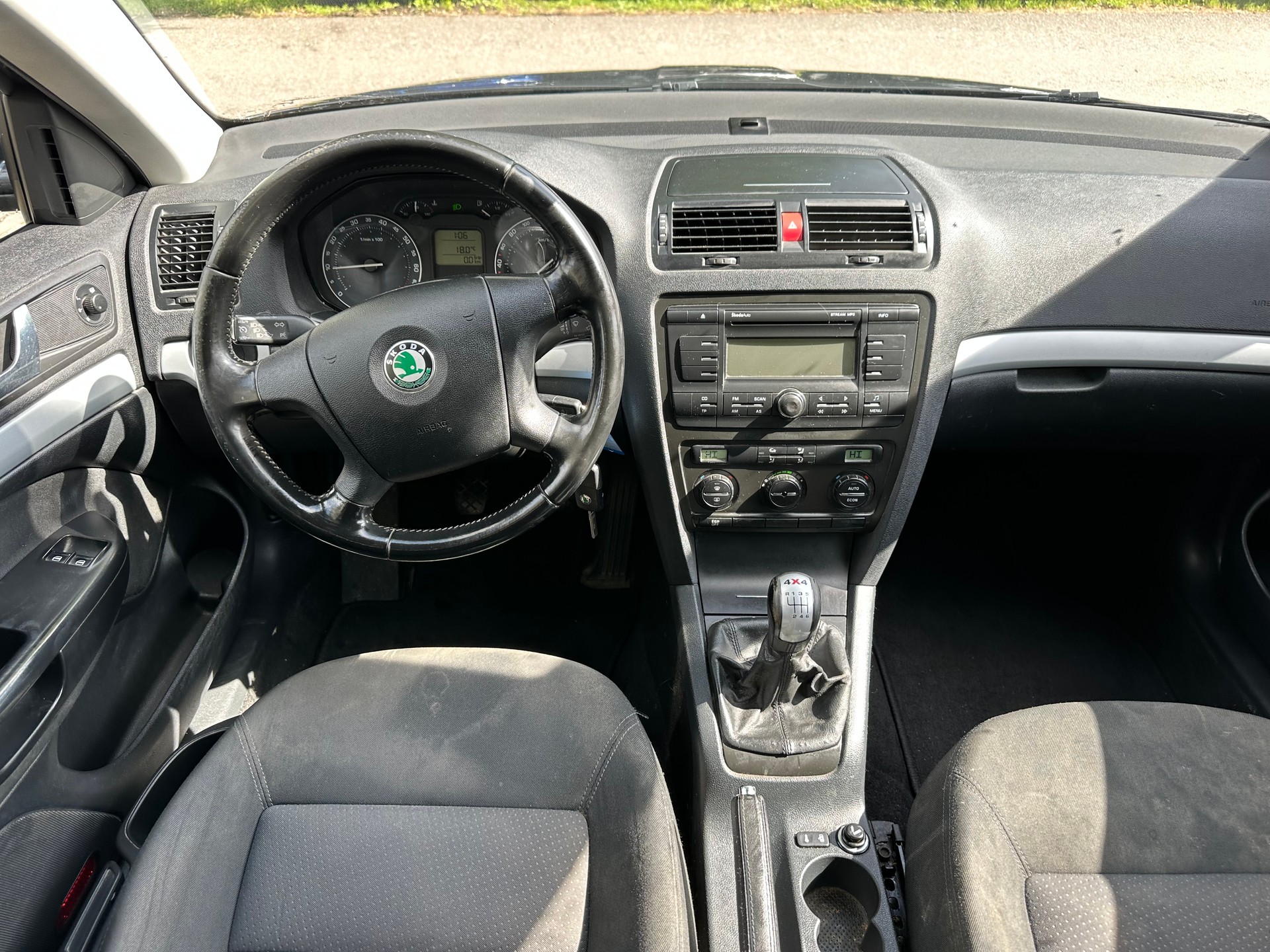 SKODA Octavia 2.0 FSI Adventure 4x4-image-9