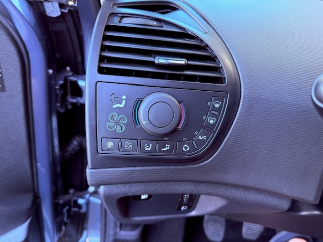 CITROEN C4 Picasso 1.6i 16V Attraction-image-15
