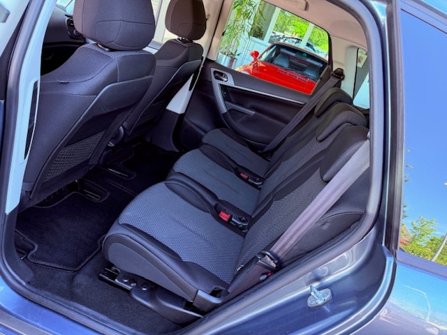 CITROEN C4 Picasso 1.6i 16V Attraction-image-12