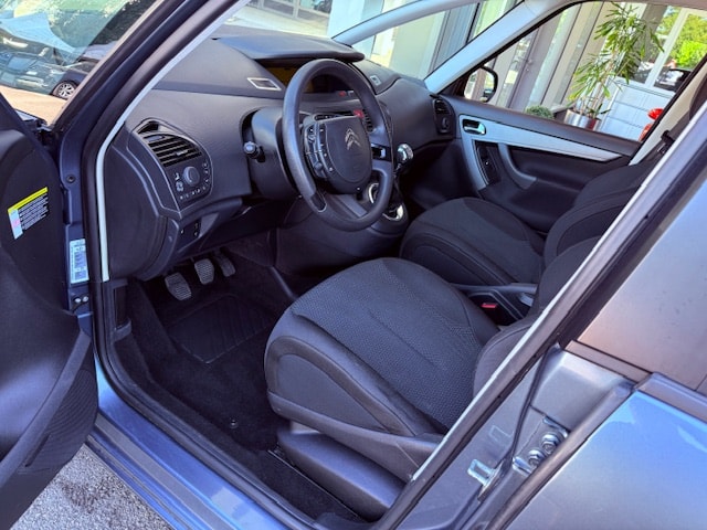CITROEN C4 Picasso 1.6i 16V Attraction-image-11