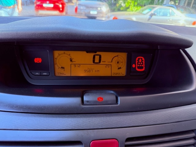 CITROEN C4 Picasso 1.6i 16V Attraction-image-14