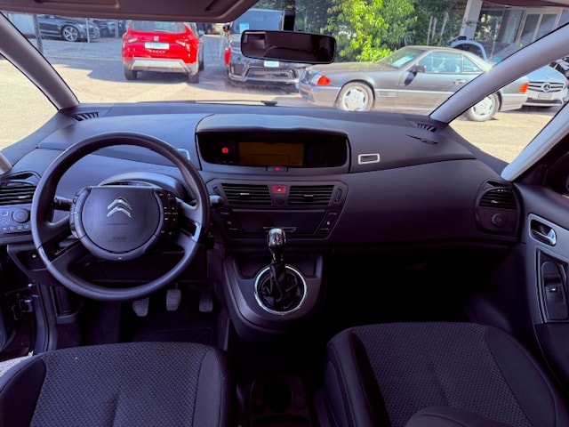 CITROEN C4 Picasso 1.6i 16V Attraction-image-13