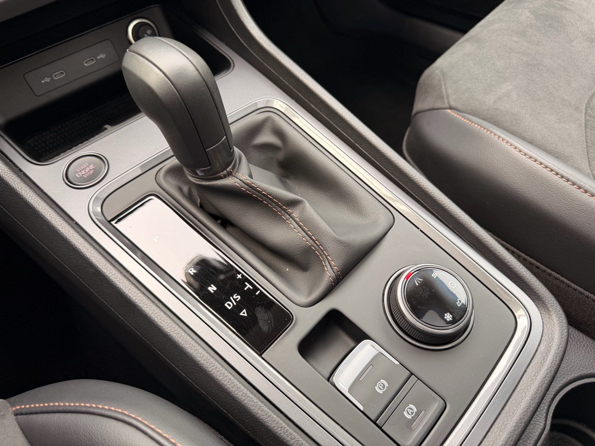 CUPRA Ateca 2.0 TSI 4DRIVE *** PANORAMADACH & ANHÄNGERKUPPLUNG ***-image-23