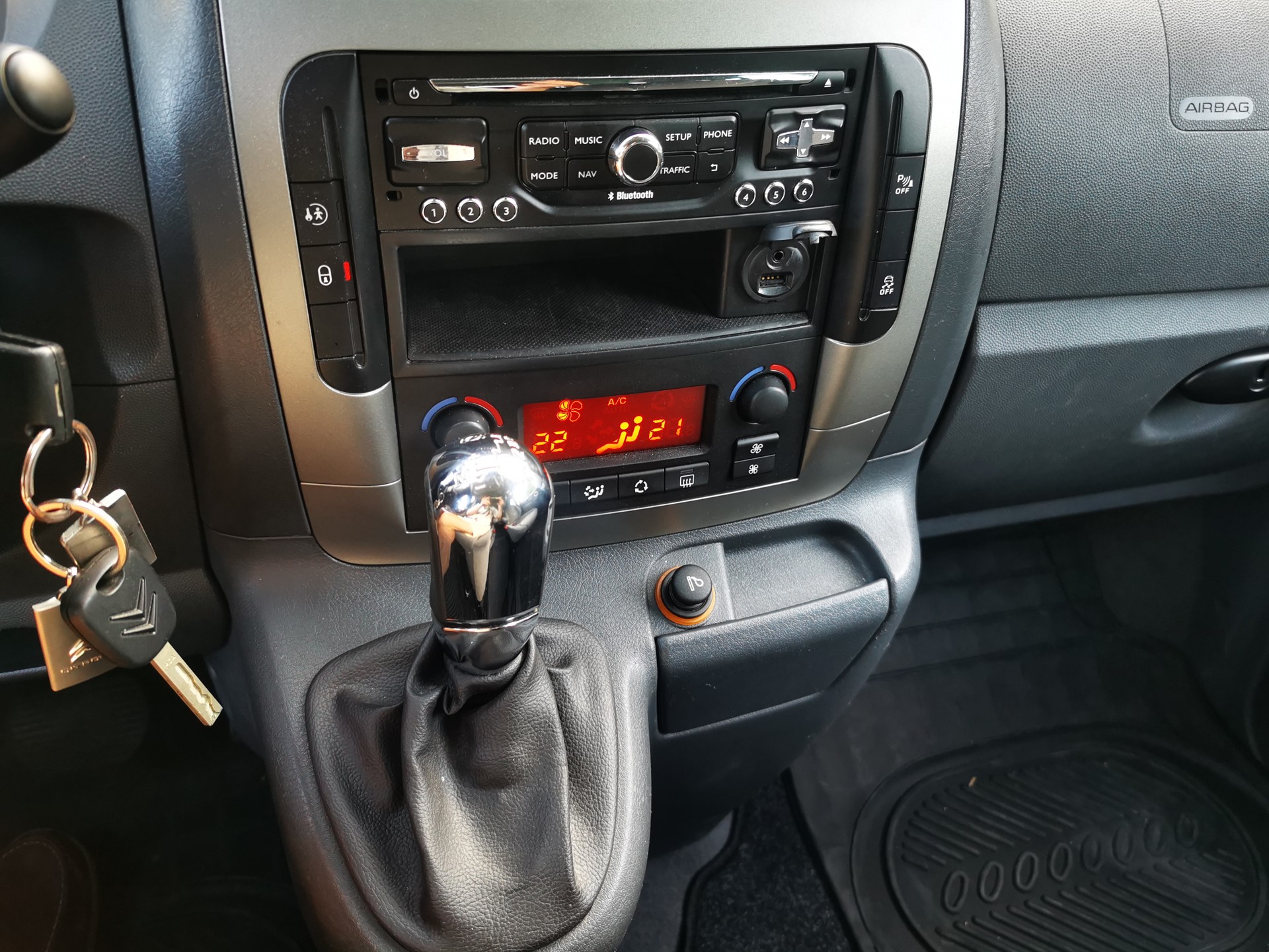 CITROEN Jumpy 2.0 HDi L2H1 Exclusive A-image-11