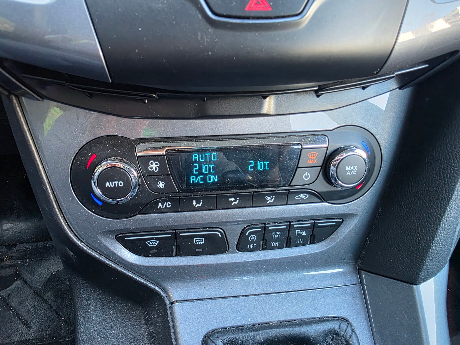 FORD Focus 1.6 SCTi Titanium-image-10