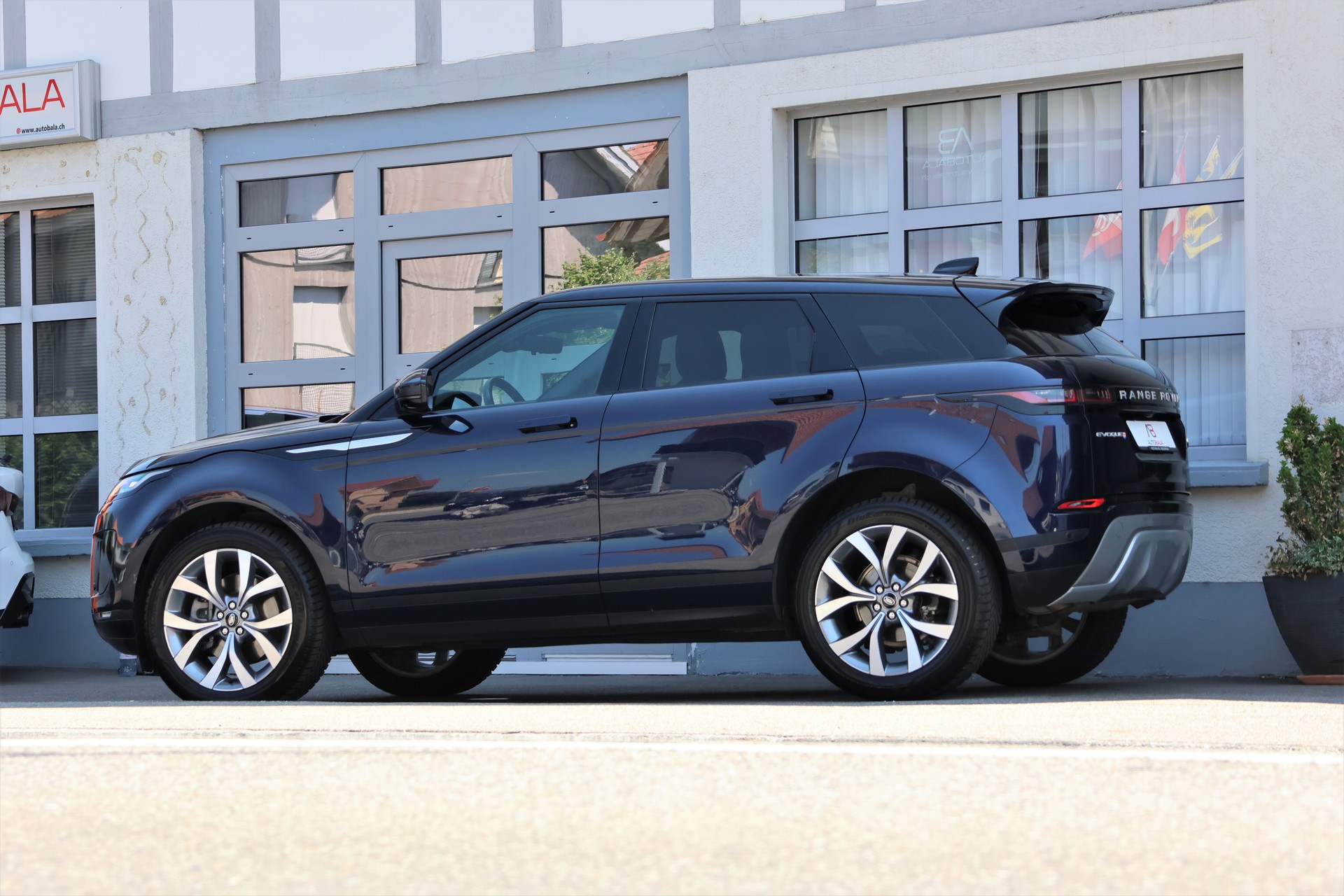 LAND ROVER Range Rover Evoque P 200 MHEV SE AT9 (CH)-image-3