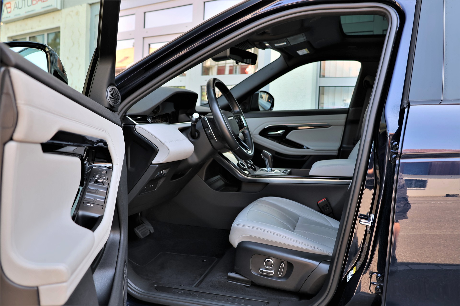 LAND ROVER Range Rover Evoque P 200 MHEV SE AT9 (CH)-image-8