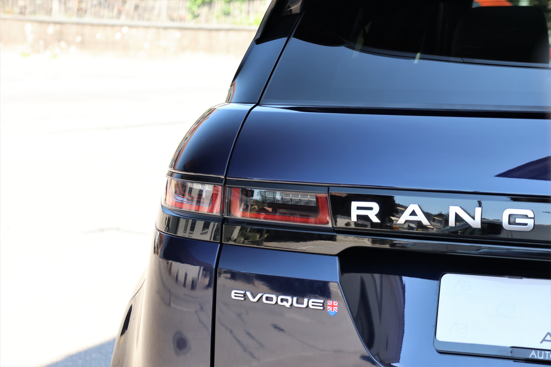 LAND ROVER Range Rover Evoque P 200 MHEV SE AT9 (CH)-image-5