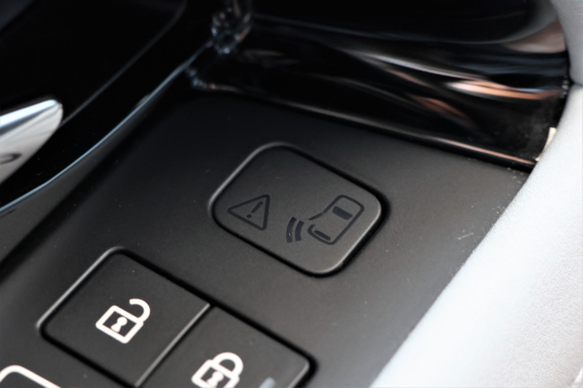 LAND ROVER Range Rover Evoque P 200 MHEV SE AT9 (CH)-image-22