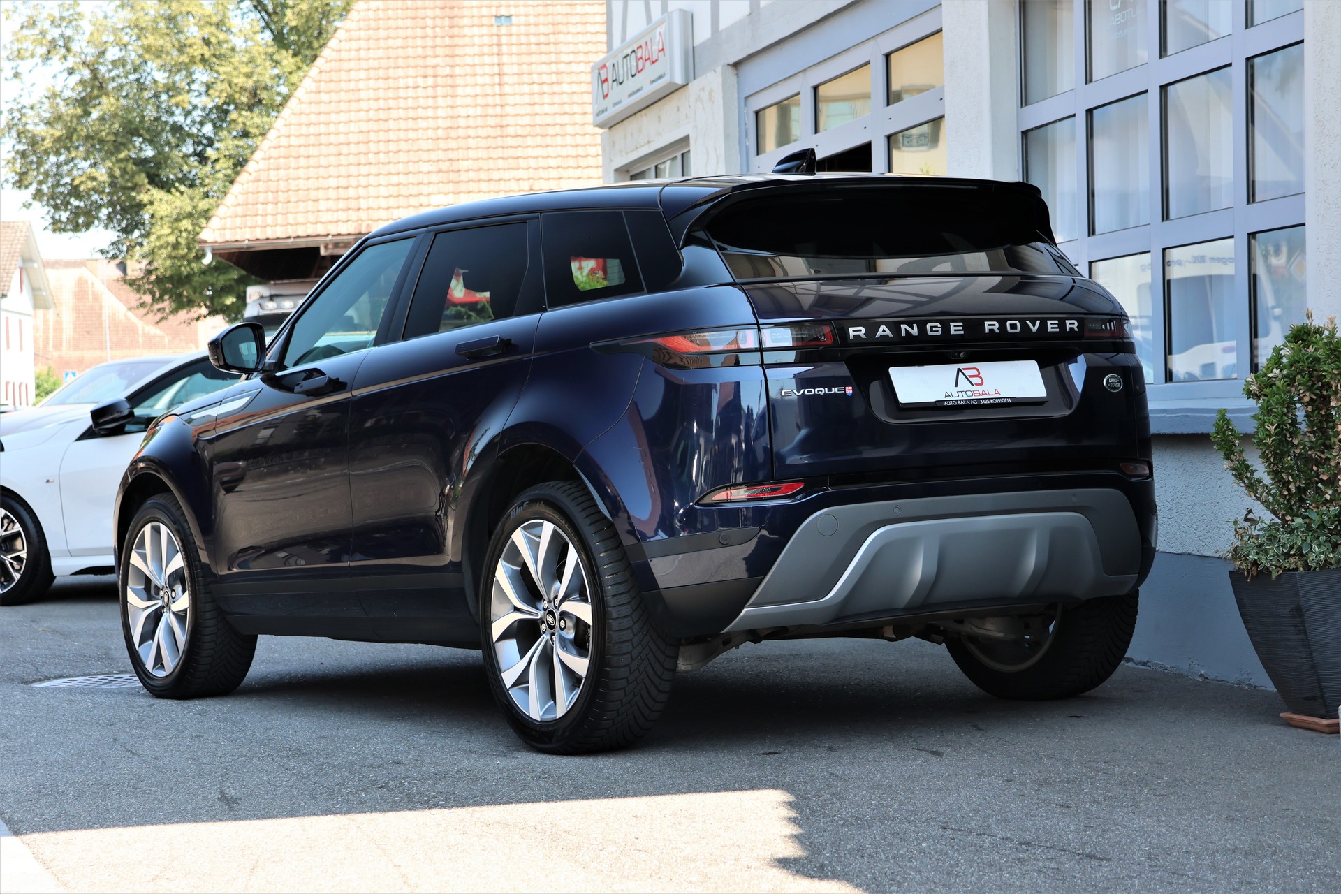 LAND ROVER Range Rover Evoque P 200 MHEV SE AT9 (CH)-image-2