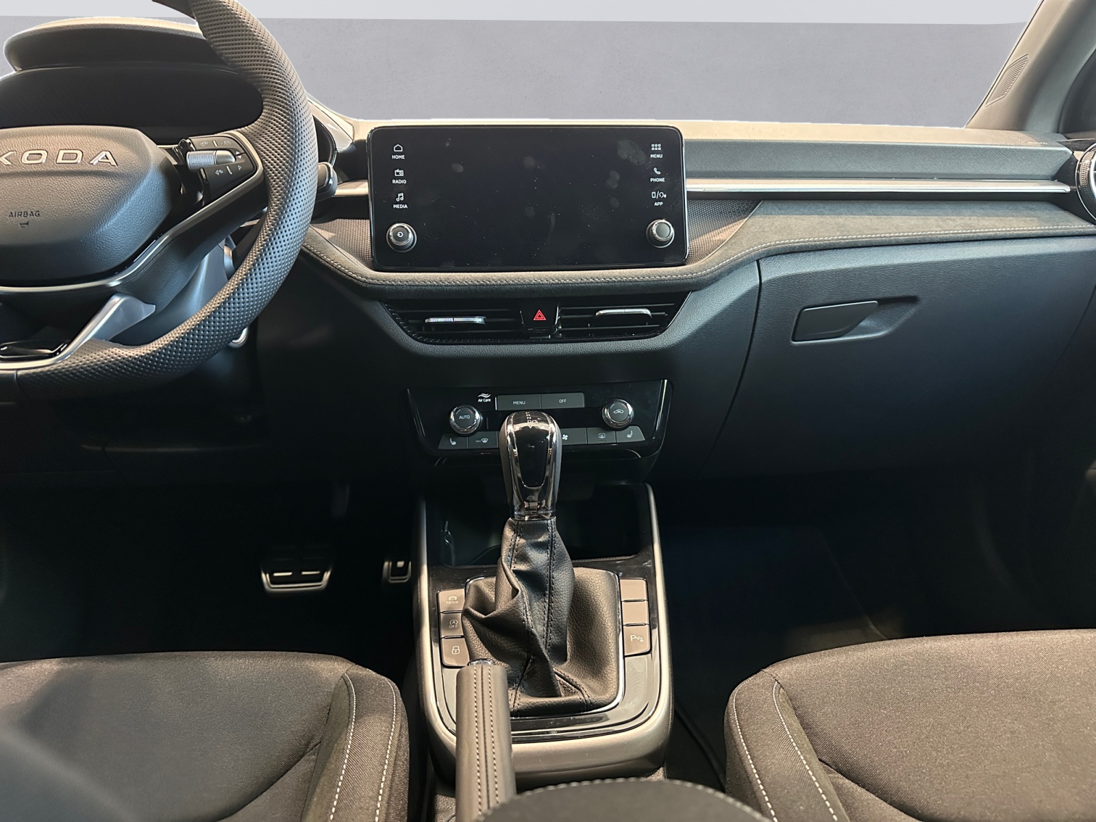 SKODA Fabia 1.0 TSI Dynamic DSG-image-12