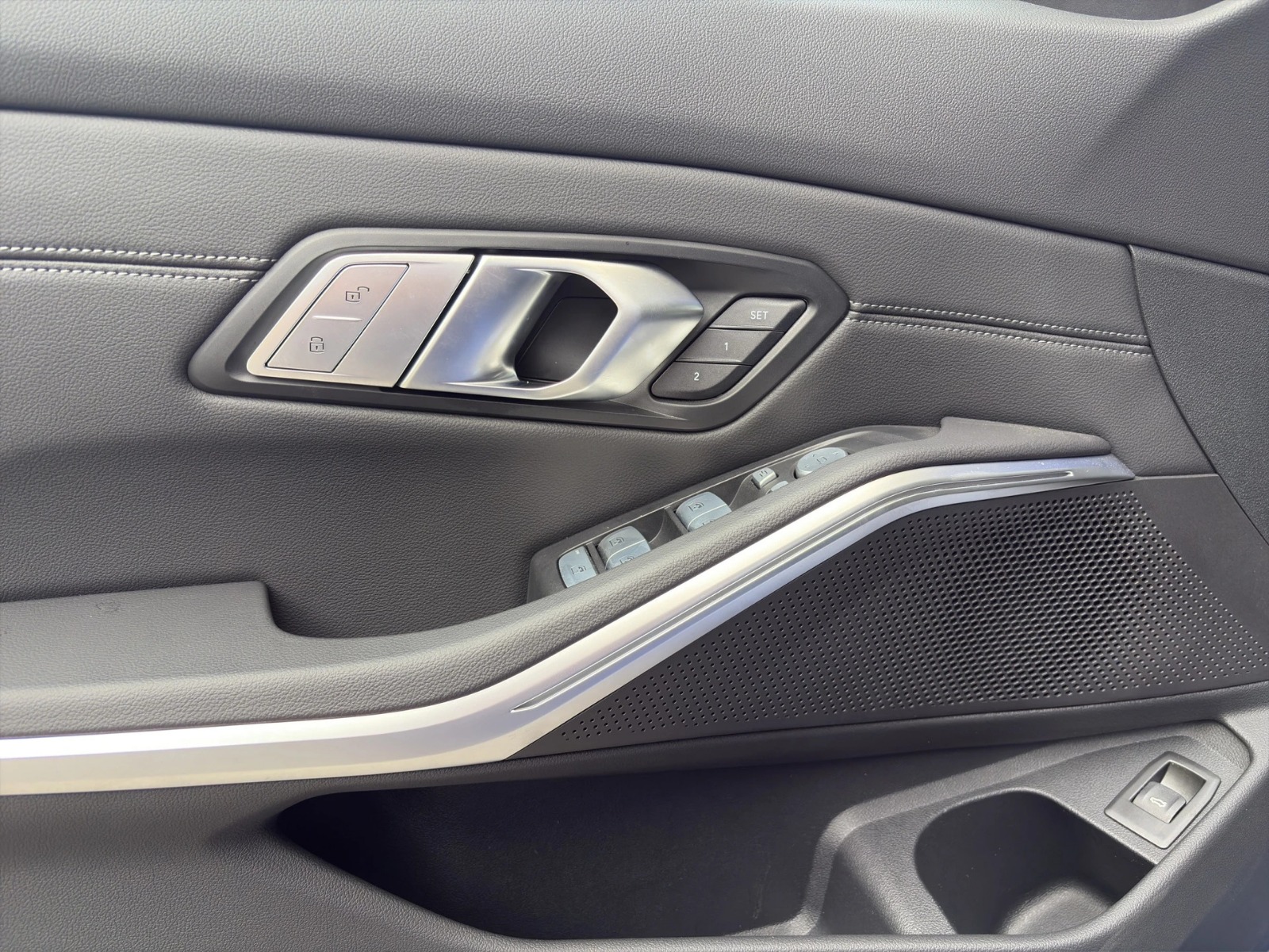 BMW M340i xDrive 48V Touring Steptronic M Sport-image-10