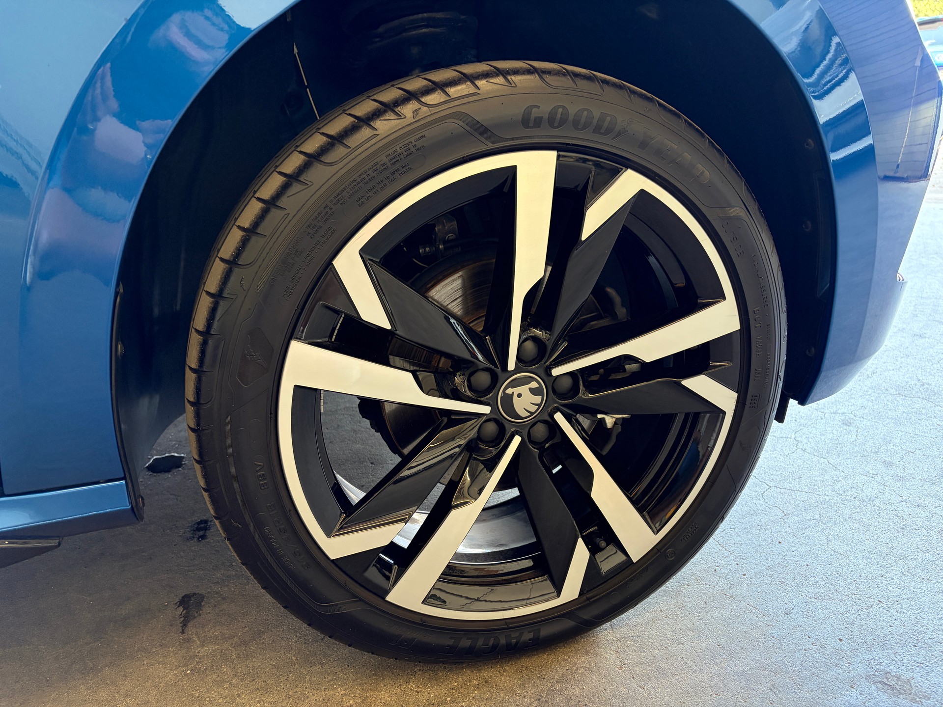 SKODA Kamiq 1.5 TSI DSG "Monte Carlo" - HERSTELLERGARANTIE BIS 2030!-image-3
