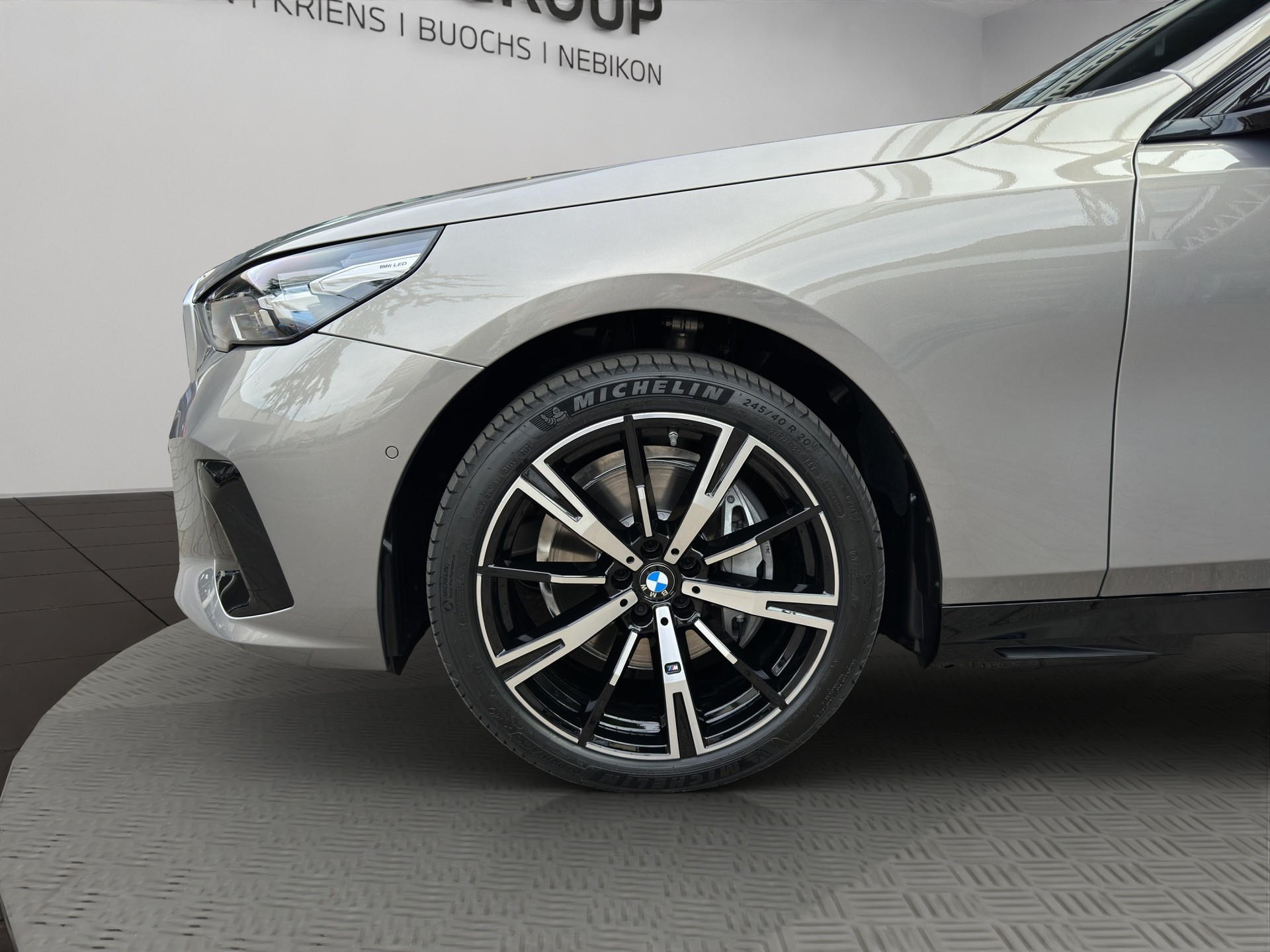 BMW i5 xDrive 40 Touring M Sport-image-8