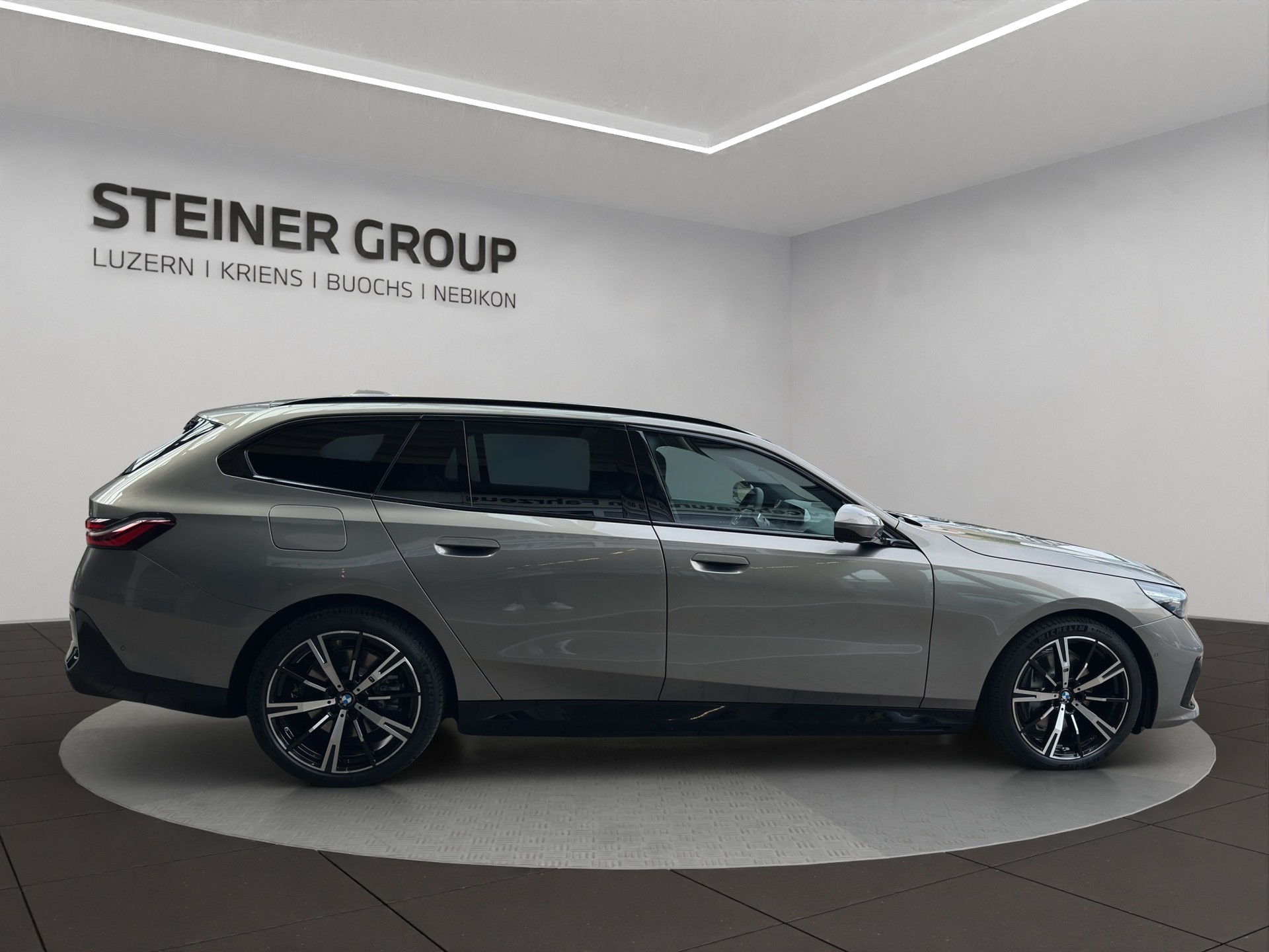 BMW i5 xDrive 40 Touring M Sport-image-3