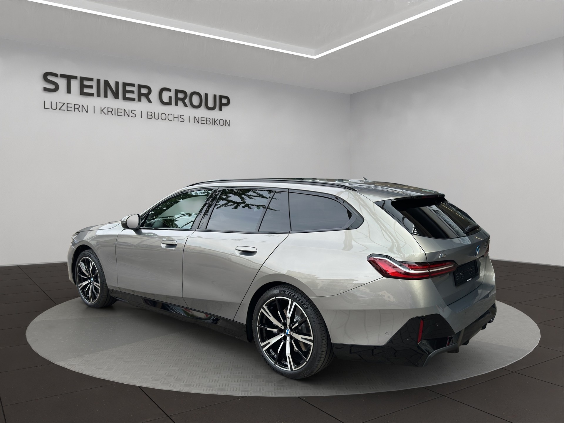 BMW i5 xDrive 40 Touring M Sport-image-6