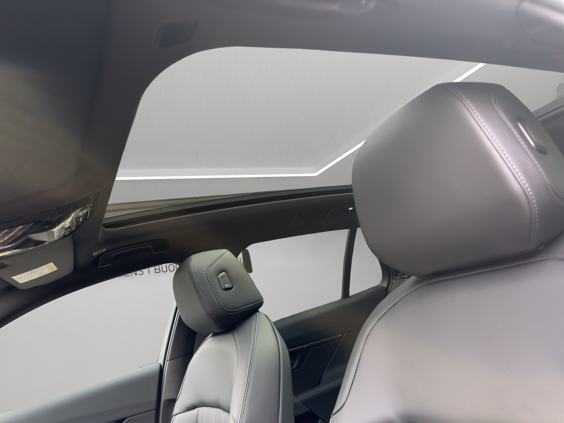 BMW i5 xDrive 40 Touring M Sport-image-11