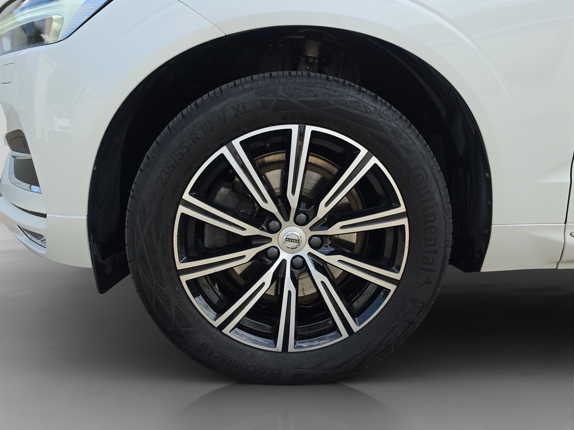 VOLVO XC60 2.0 B5 MH Inscription AWD-image-8