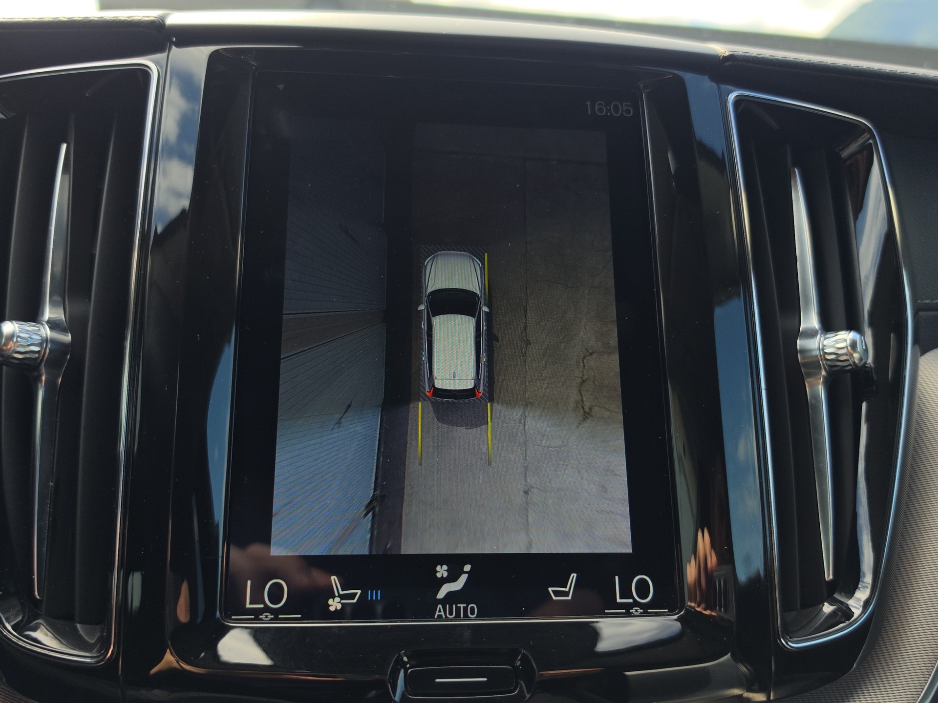 VOLVO XC60 2.0 B5 MH Inscription AWD-image-19