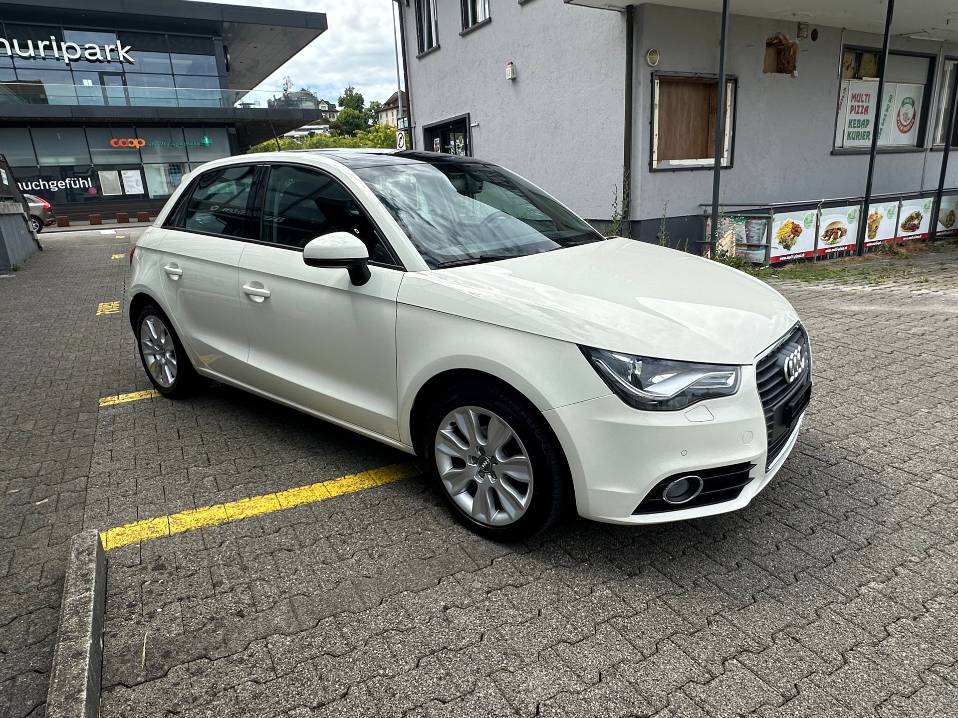 AUDI A1 Sportback 1.6 TDI Attraction DSG-image-5
