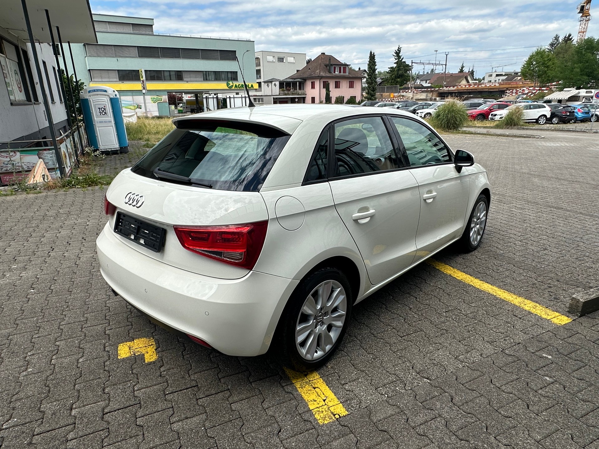 AUDI A1 Sportback 1.6 TDI Attraction DSG-image-4