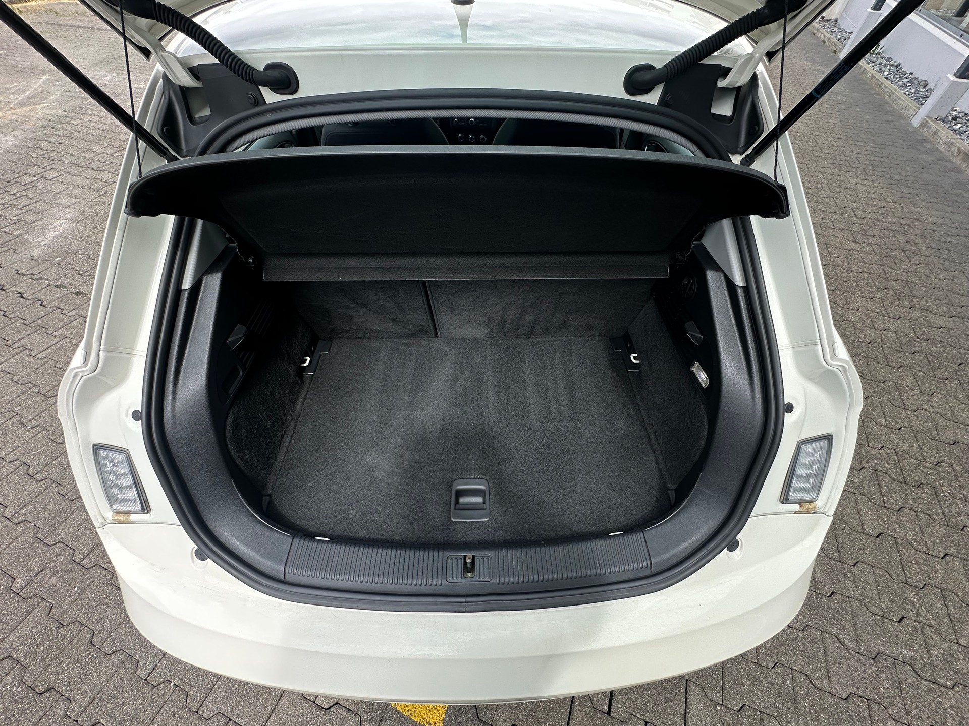 AUDI A1 Sportback 1.6 TDI Attraction DSG-image-10