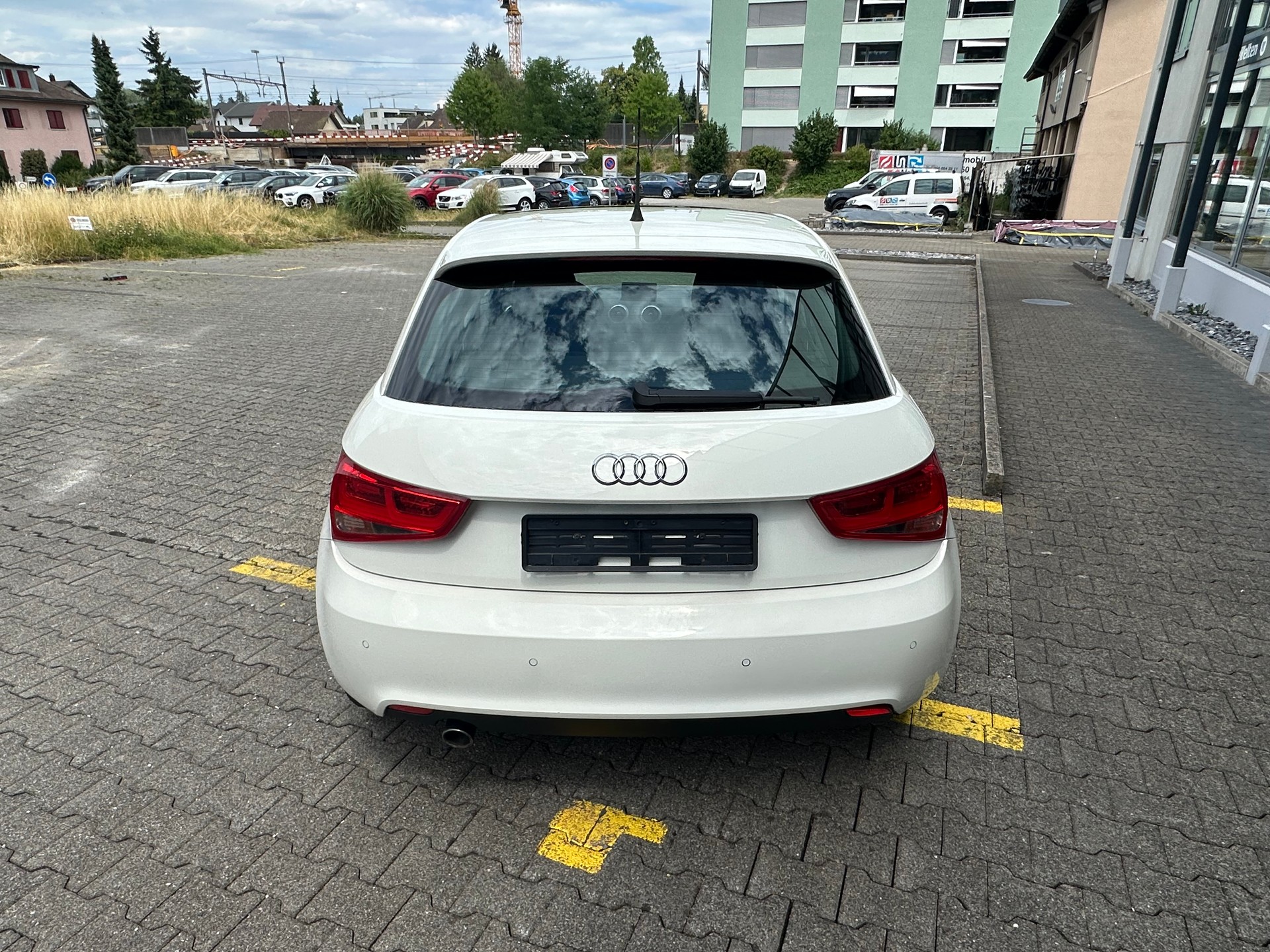 AUDI A1 Sportback 1.6 TDI Attraction DSG-image-3